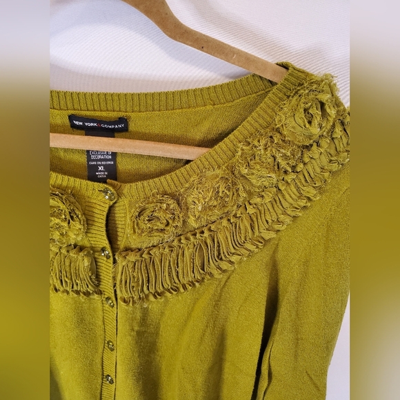 Women's Green Sweater - Picture 4 of 10